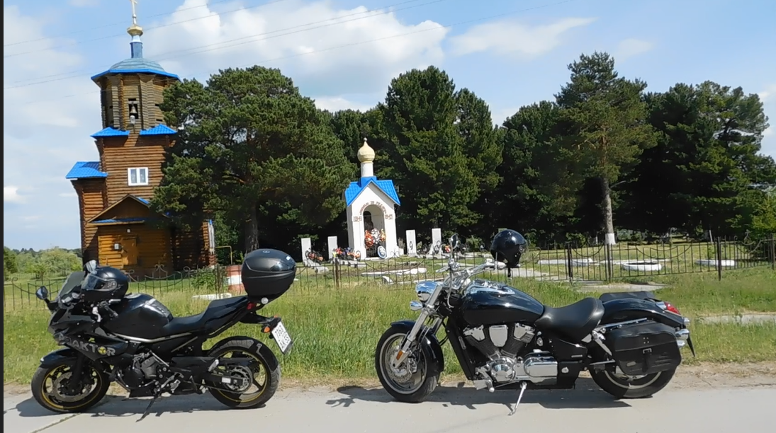 В селе Чёрное авто-мототуристов туристов встречает Трицкий храм и густая кедровая роща.