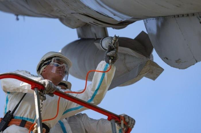 В Аскания-Нова завершили реставрацию легендарного истребителя – памятника 9-й гвардейской авиадивизии Александра Покрышкина. Более двух недель десантники группировки войск «Днепр», пожарные Чаплинки и коммунальники возвращали истории её силу: укрепляли фундамент, мыли самолёт, восстанавливали звёзды и номера, источник Телеграм-канал Владимир Сальдо