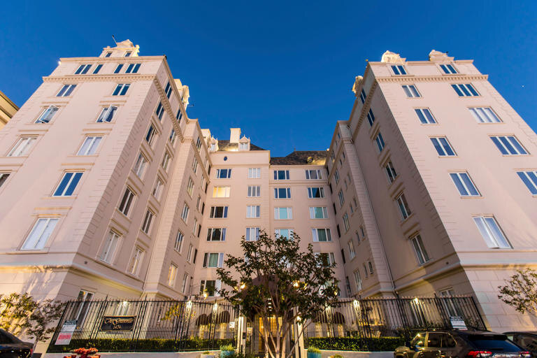 Здание Granville Towers в Лос-Анджелесе.