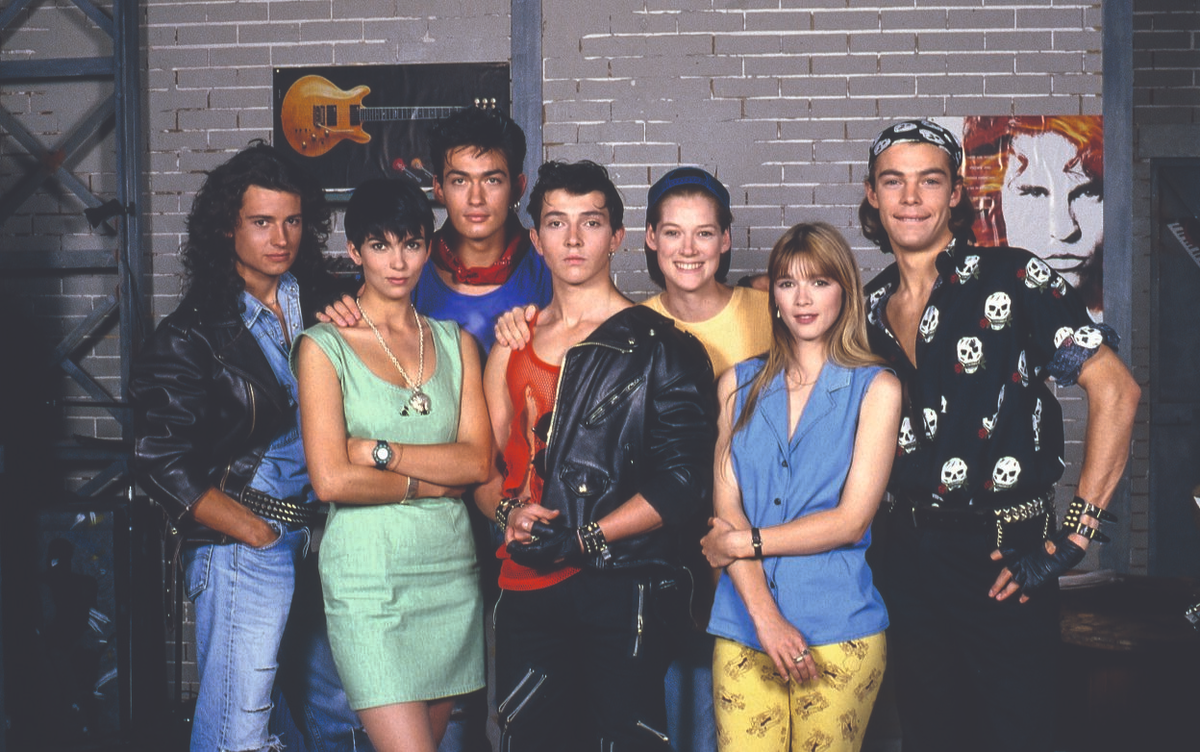 Из-за бешеного темпа, актеры не успевали заучить свои фразы. И обижались на критиков, которые были недовольны их игрой