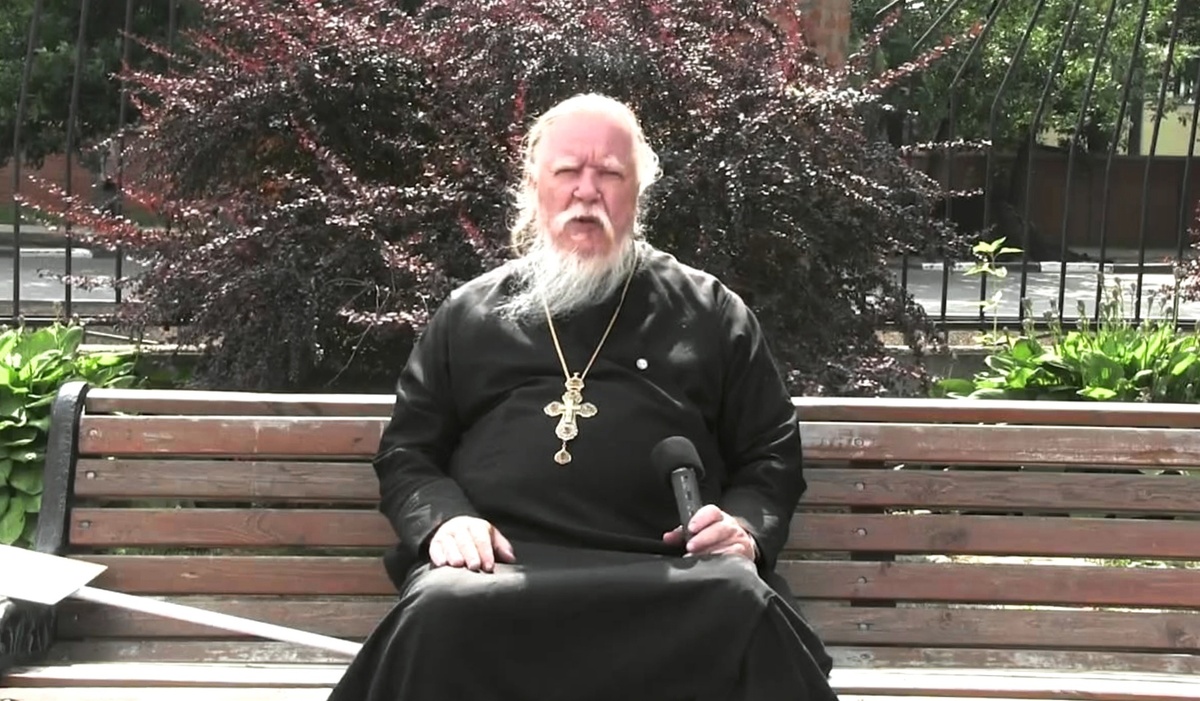 Димитрий Смирнов: «Когда я говорю, что виноваты взрослые, я имею в виду не только родителей или классного руководителя или соседа дядю Петю… Мы все виноваты».