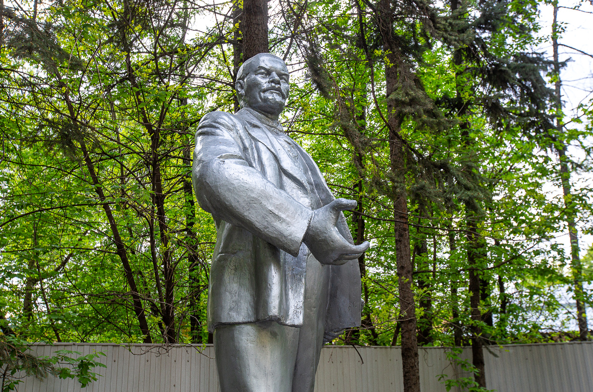 Памятник Ленину с огромной рукой. Москва. Фото автора статьи 