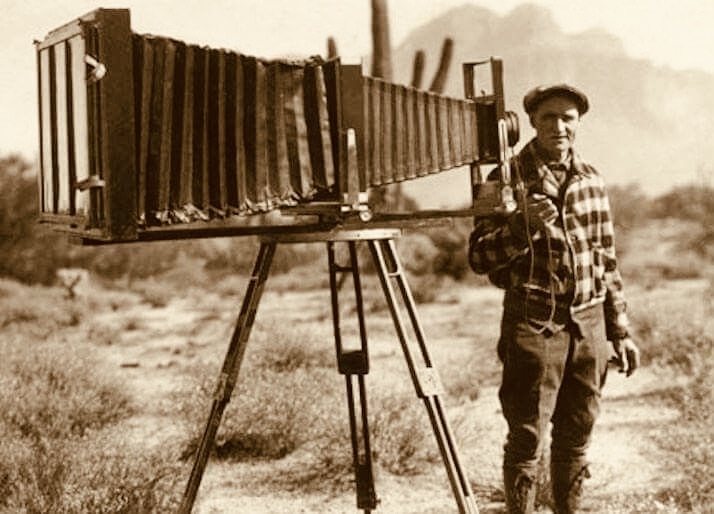      Настройщик и фотограф в одном лице 