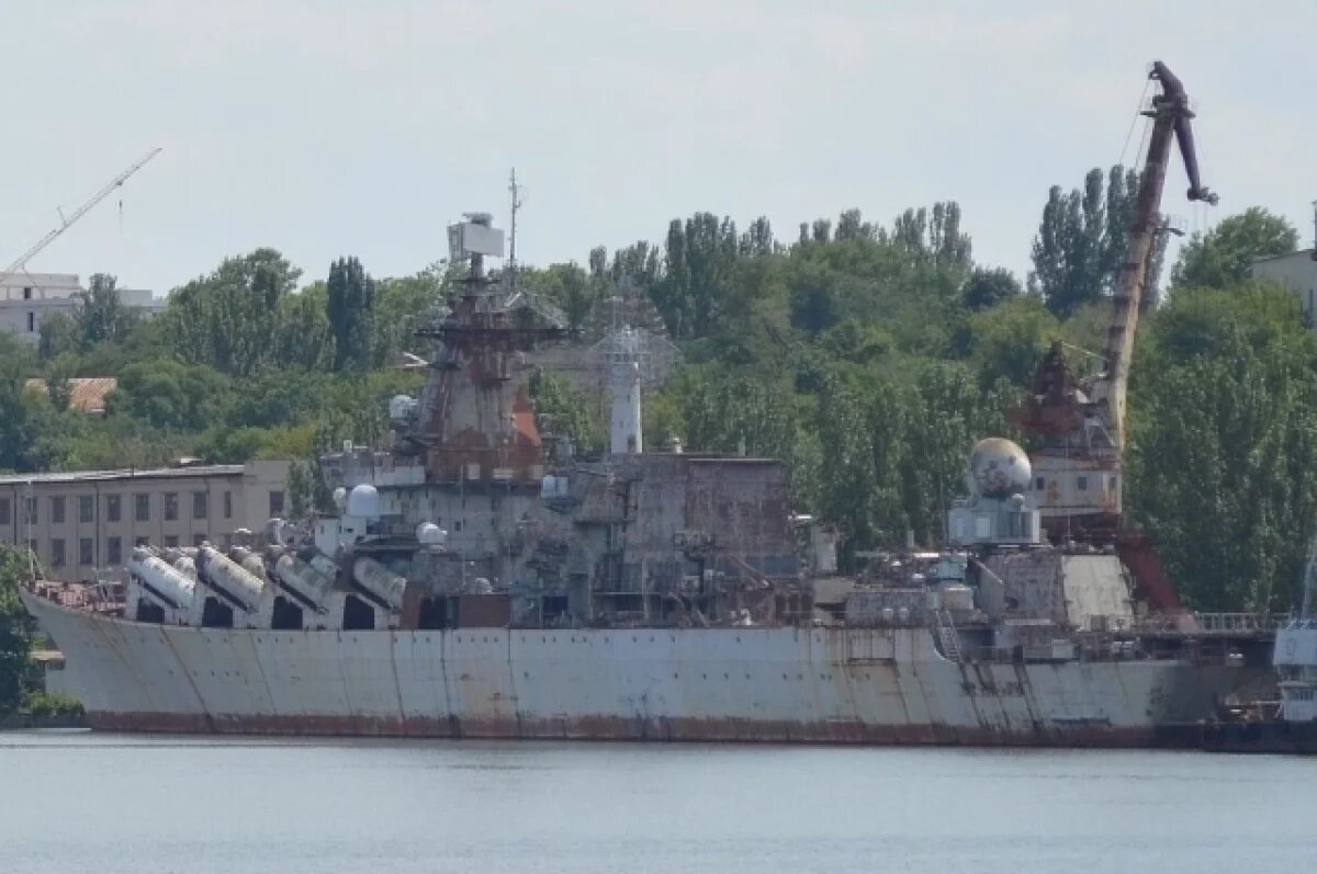    Крейсер «Украина» окончательно превратился в кучу металлолома.
