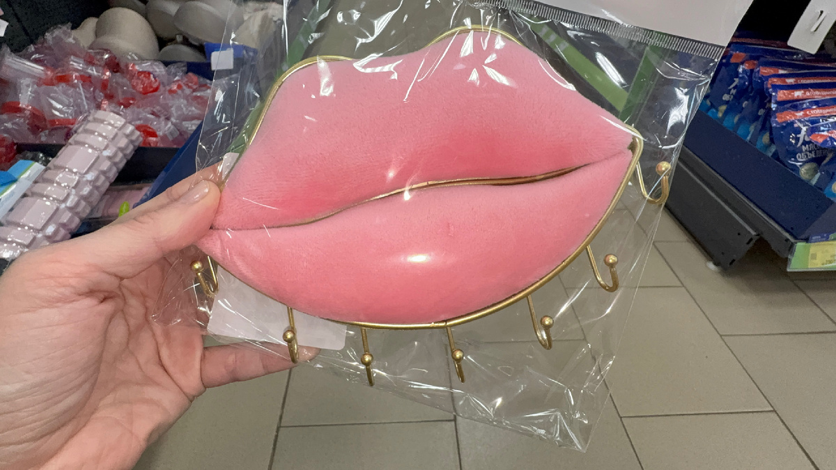 держатель для украшений "Губы"