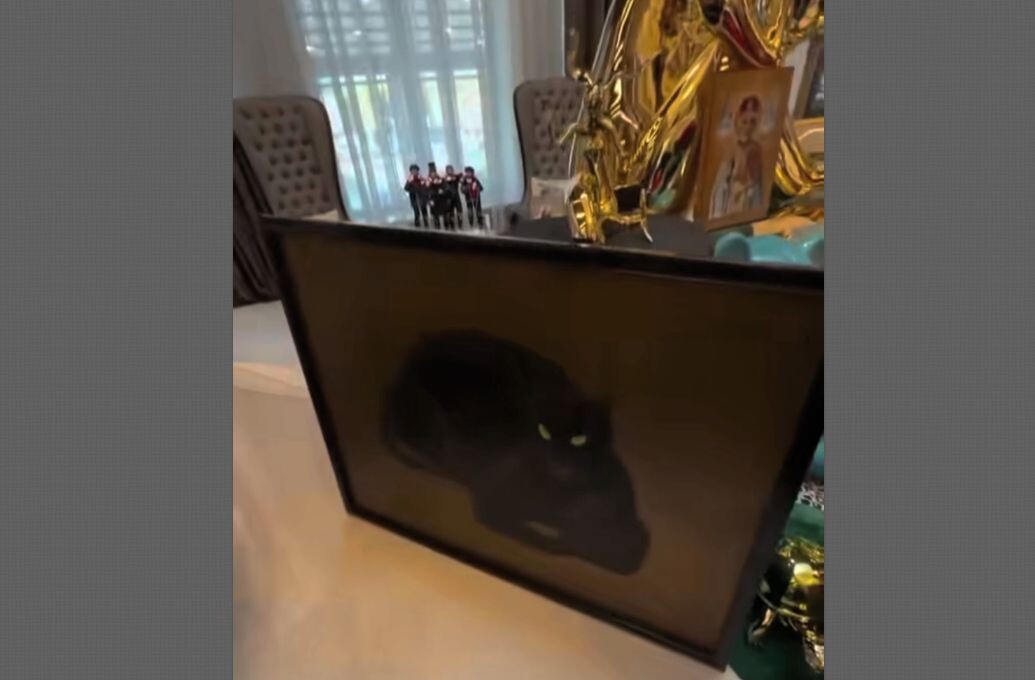 Вручили весьма оригинальные подарки