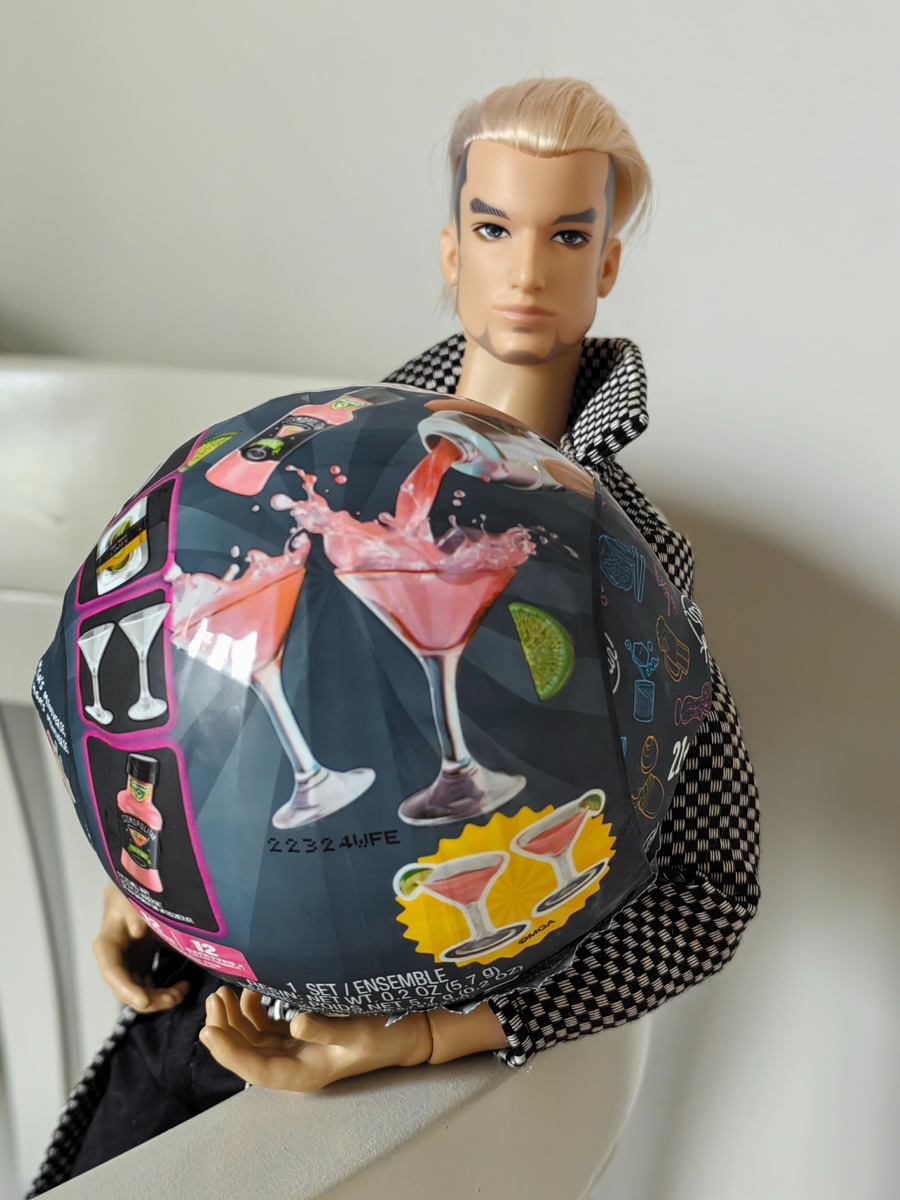 Адонис и шар Miniverse Make It Mini Happy Hour