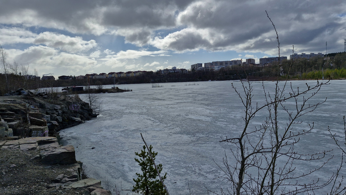 Каменное озеро