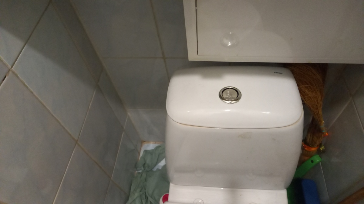 Бачок , который починил.