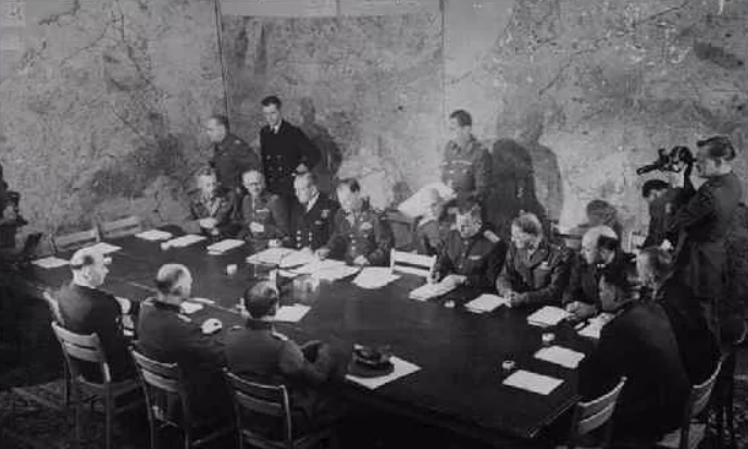 Подписание Акта о Капитуляции в Реймсе (7 мая 1945)