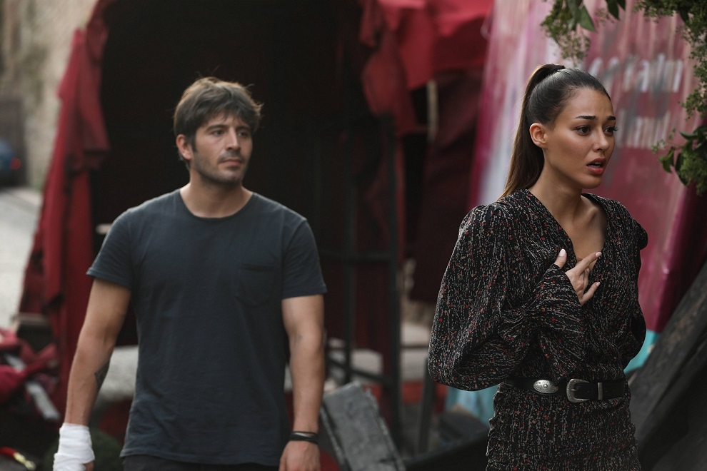 Фотография из открытых источников сети Интернет. Руя Йылдырымлар (Дилан Чичек Дениз)