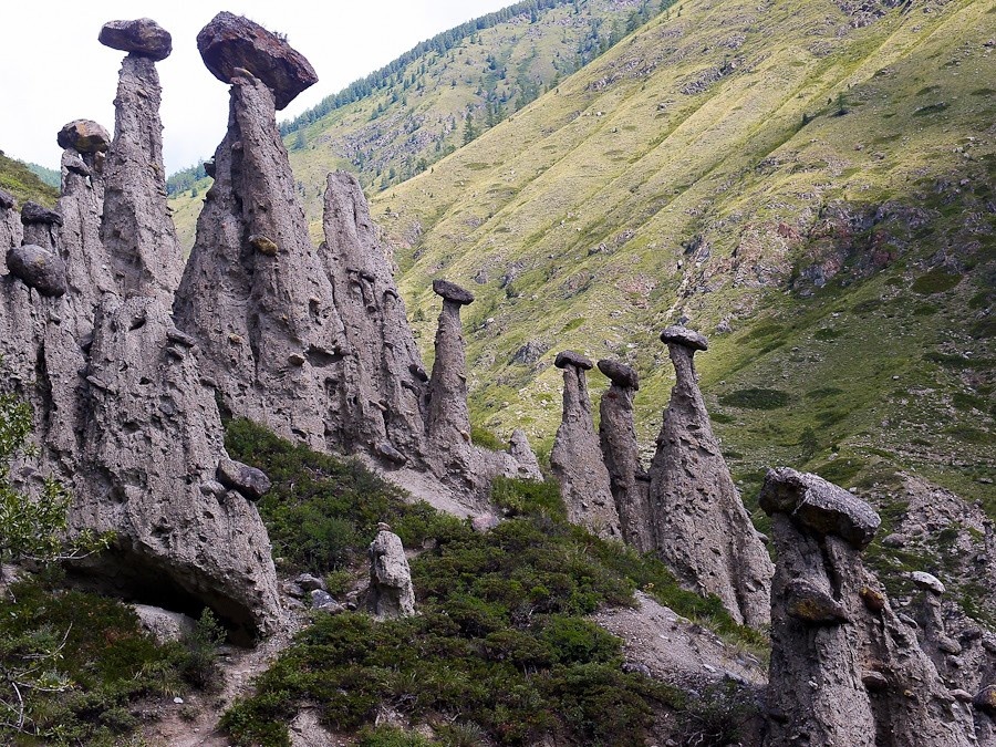 Где-то в мире динозавров... Или просто фантастические скалы Алтая!  