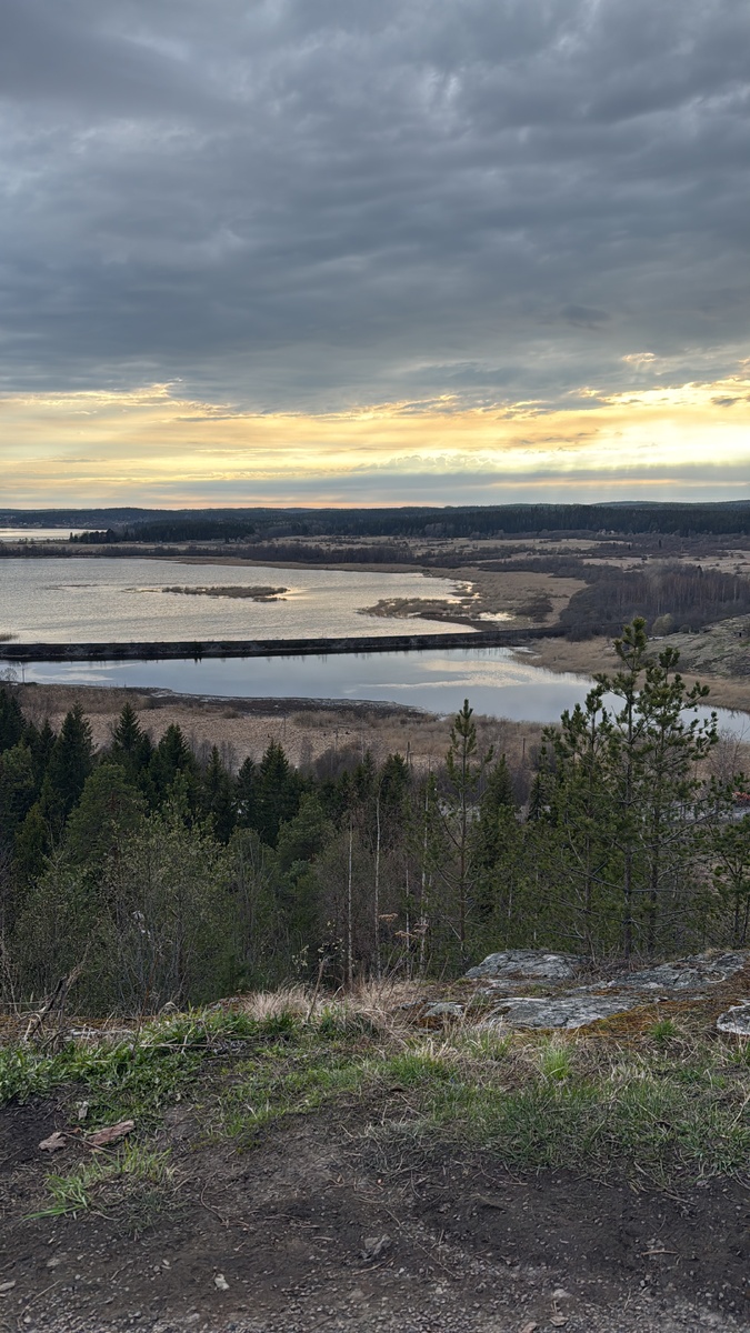 Вид с горы на озеро