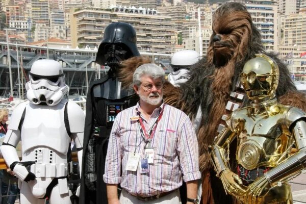 Джордж Лукас в компании героев «Звёздных войн». Фото © ТАСС / imago images / Melzer