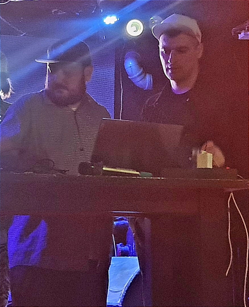 DJ . ANAR & WHITE RHYME 