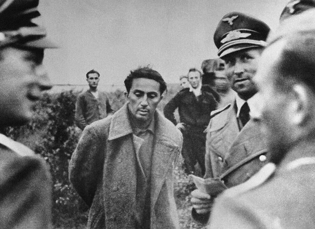 Фото 1943 года: Яков Джугашвили в немецком концлагере. Фото: Bettmann Archive/Getty Images