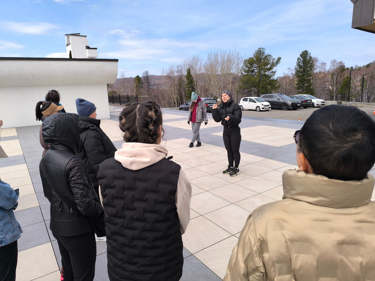 Главными на этой встрече были Анна и Елена – вдохновители зумба-сообщества «Эмоции в движении», наши лидеры (© Анна, «Маяк энерджайзера»)