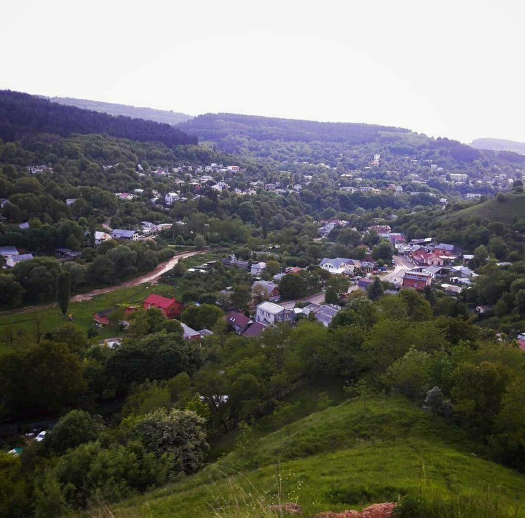 Вид с горы Пикет, на которой находится одноименный санаторий, с которого все началось