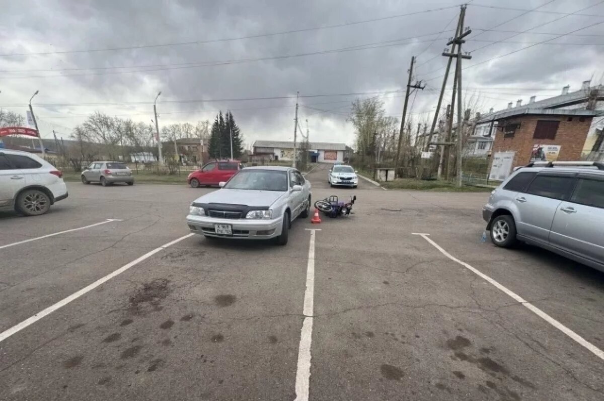    В Красноярском крае 13-летний подросток на мопеде врезался в Тойоту