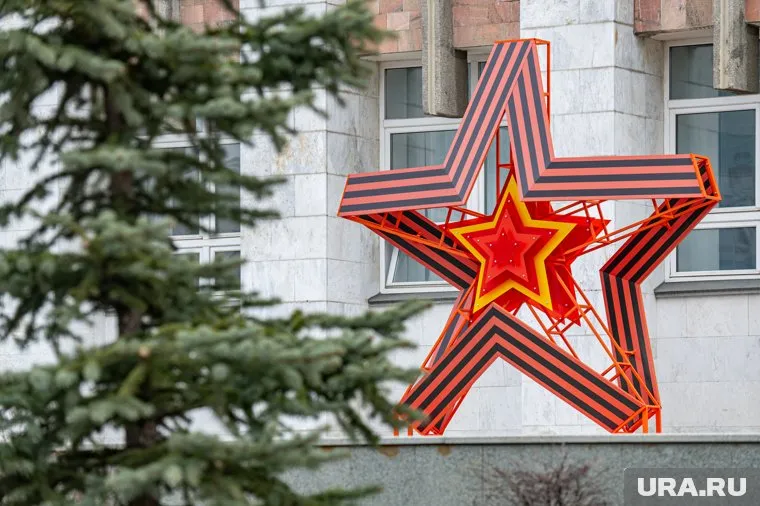 Улицы Перми украшает символика Дня Победы
Фото: Руслан Яроцкий © URA.RU