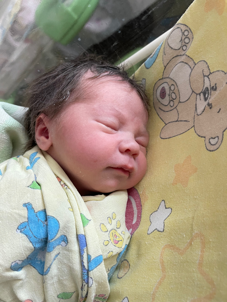 Новорожденная тогда еще Алина. А теперь Юля