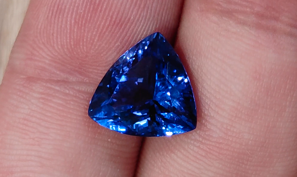 Танзанит с термообработкой 6,68 сt. Фото автора