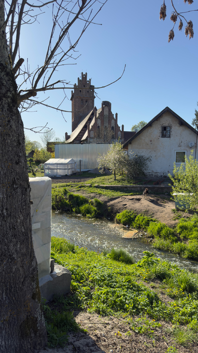 Кирху Мюльхаузен видно издалека