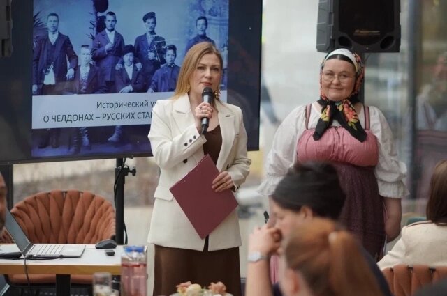    Организатор мероприятия Лидия Носова и эксперт вечера Оксана Климерова. Фото: Личный архив/ Владимир Чебалдин