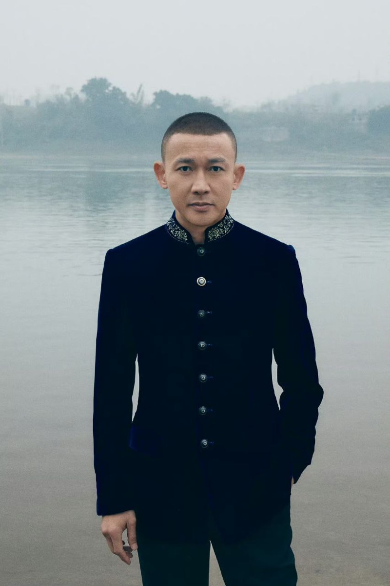 Актёр Не Юань, 47 лет. Листайте галерею...