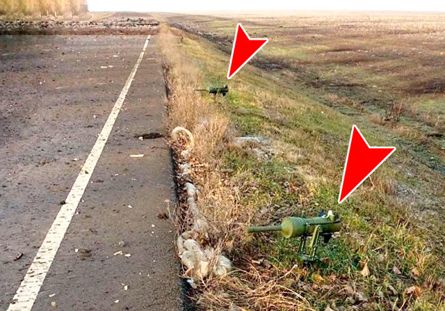 Пара мин DM22 (Германия), установленных противником в Курской области, перед бегством оттуда (фото из открытых источников)