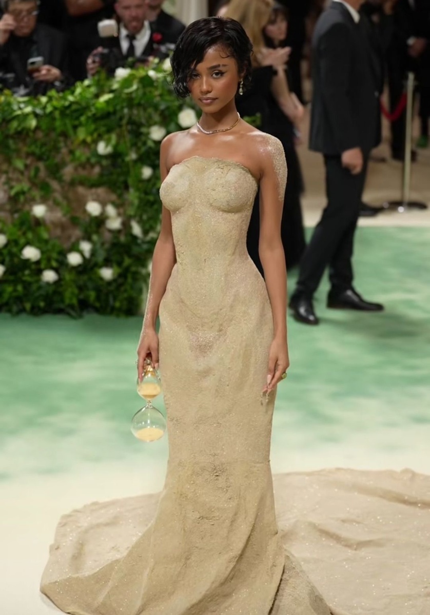 Певица Tyla (Тайла) в платье от дома Balmain