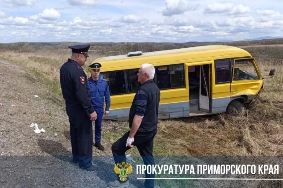    На трассе в Приморье автобус попал в ДТП, пострадали шесть пассажиров