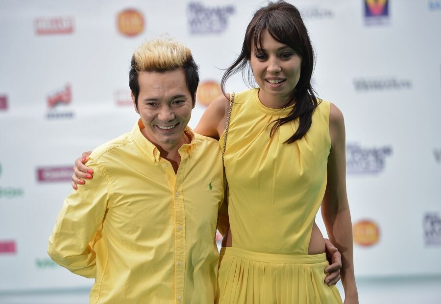    Экс-солист группы «Иванушки International» Олег Яковлев с невестой Сашей Куцевол / Источник: © РИА Новости/Рамиль Ситдиков