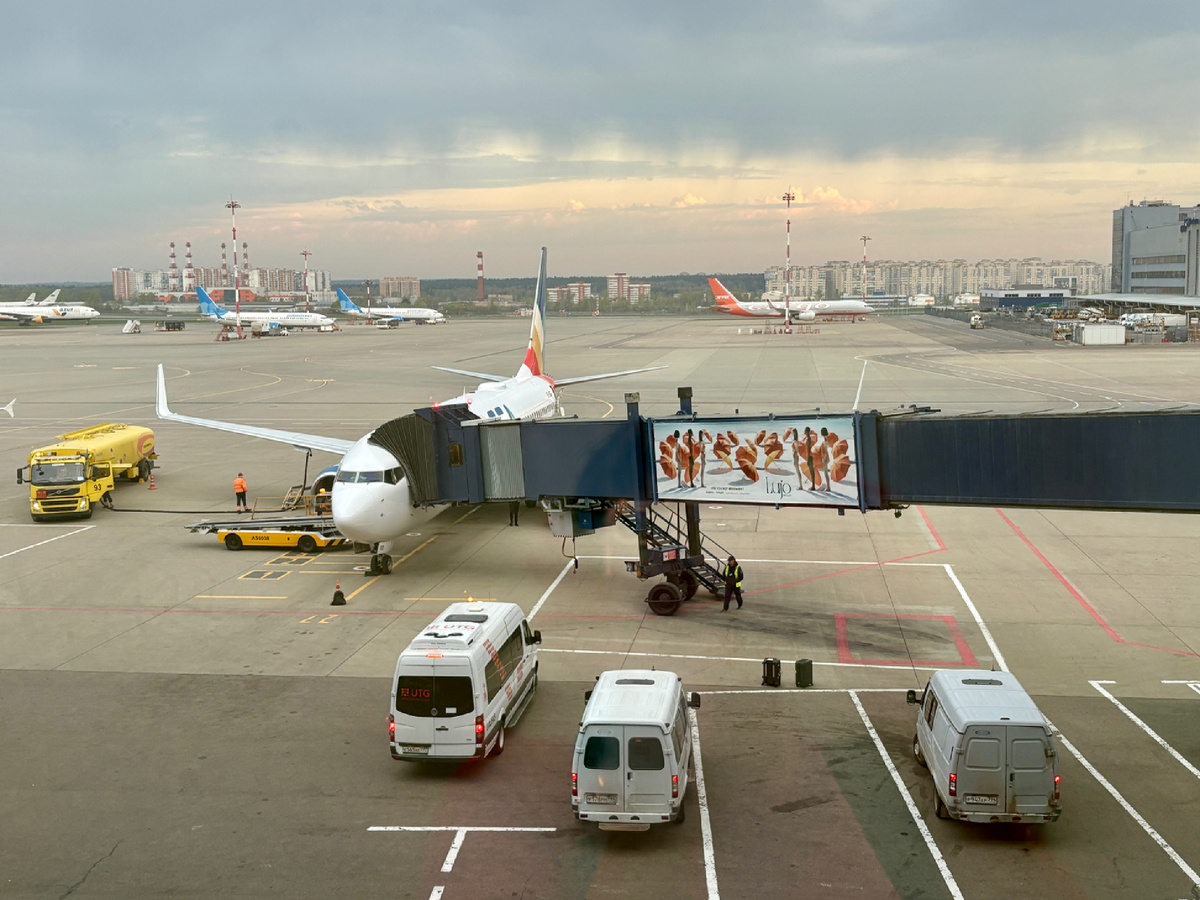 Наш самолет готовят к полету