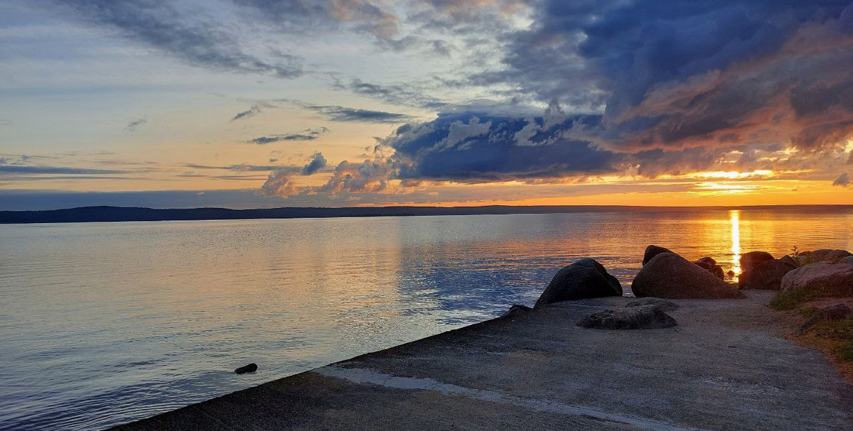 Рассвет на Онежском озере. Петрозаводск.