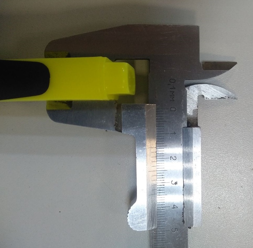 Ширина маркера состовляет примерно 15,2мм (нижняя риска штангенциркуля показывает размер).