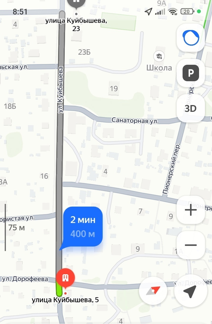    Жители Медвежьегорска просят властей хоть как-нибудь отремонтировать дорогу