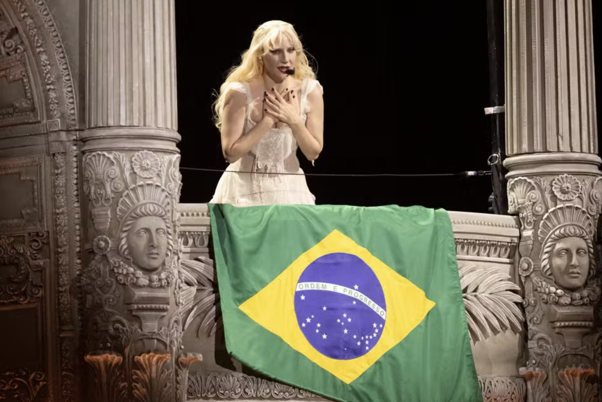    Леди Гага провела бесплатный концерт в Бразилии (фото 1)