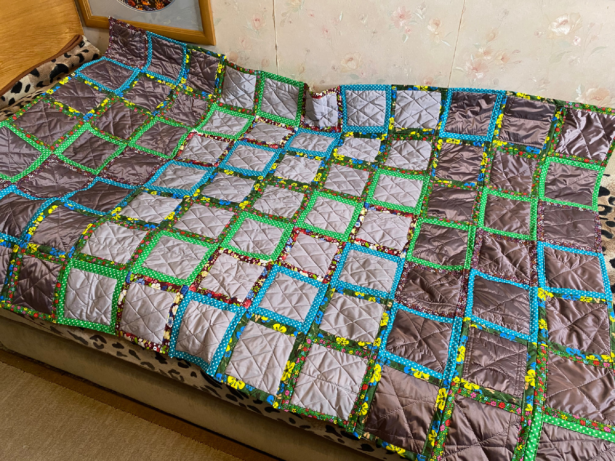 Двухсторонний пляжный коврик из старых курток 