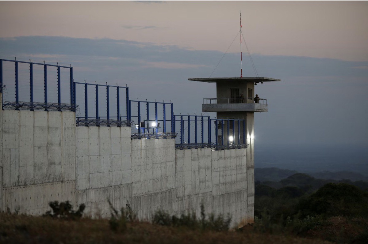 Центр содержания под стражей террористов в Теколуке, Сальвадор