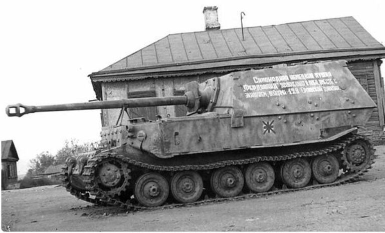 ПТ САУ «Фердинанд», захваченная Красной Армией.