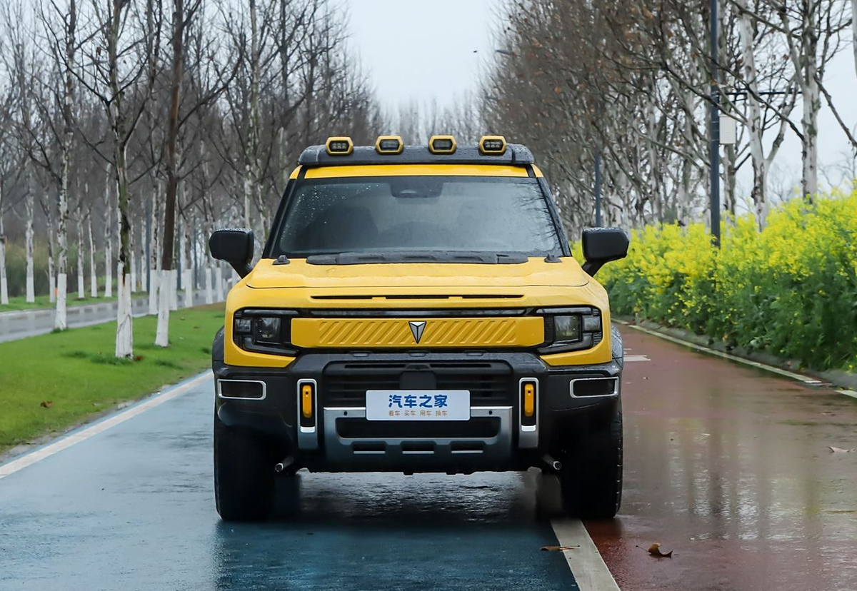 Передняя часть кроссовера Deepal G318