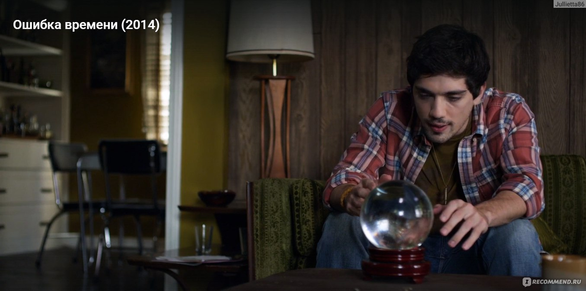 Джаспер пытается узнать результаты собачьих бегов с помощью... (с) Кадр из фильма