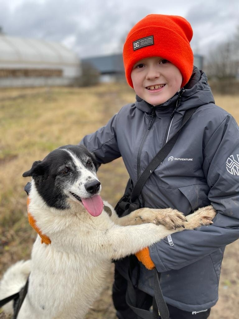 На каждом госте наша Лея обязательно повисит как прищепка. Лишь бы её забрали домой