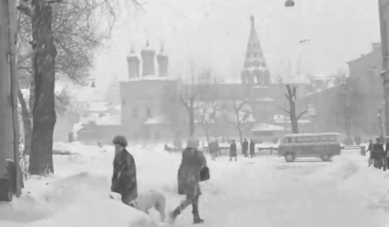 «Зигзаг удачи». Оля побежала выяснять, не убили ли Володю Орешникова.