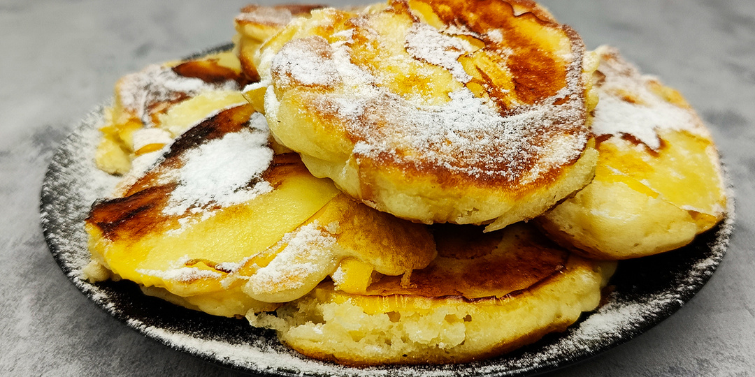 Моя мама узнала рецепт этого десерта из яблок и сразу же мне рассказала.Невероятно нежный и ароматный десерт