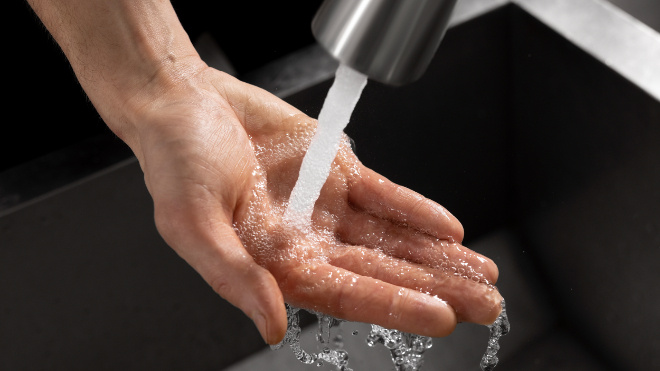 Фото: freepik.com/free-photo/close-up-hygienic-hand-washing_21249043