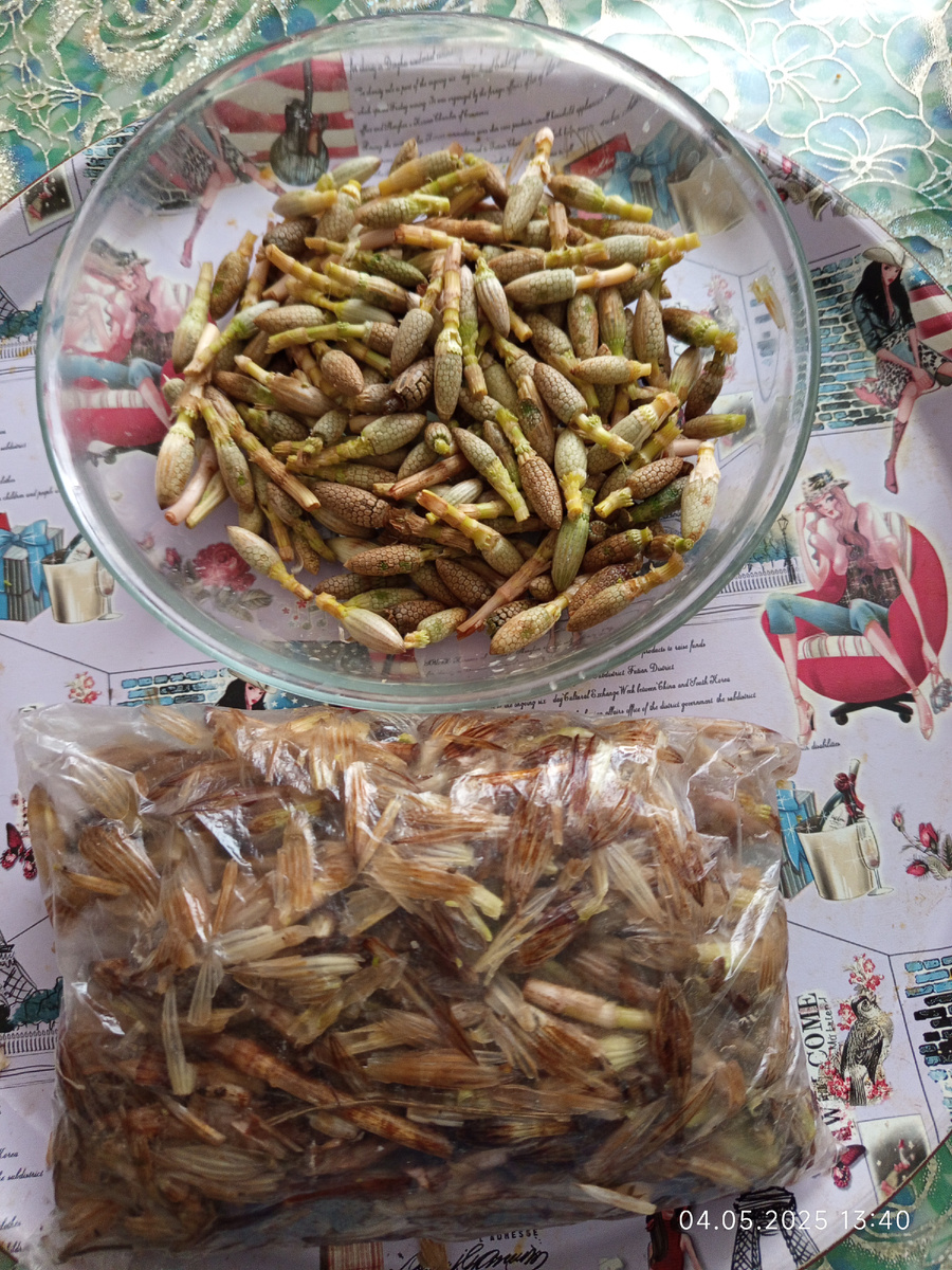 А здесь что осталось после очистки и кулёчек с мусором от неё.