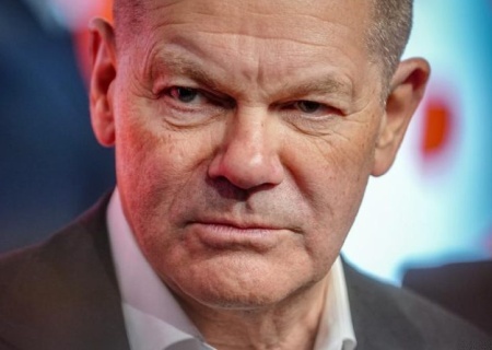    Шольц в последней речи в качестве канцлера обвинил Путина: «снова принёс войну в Европу»