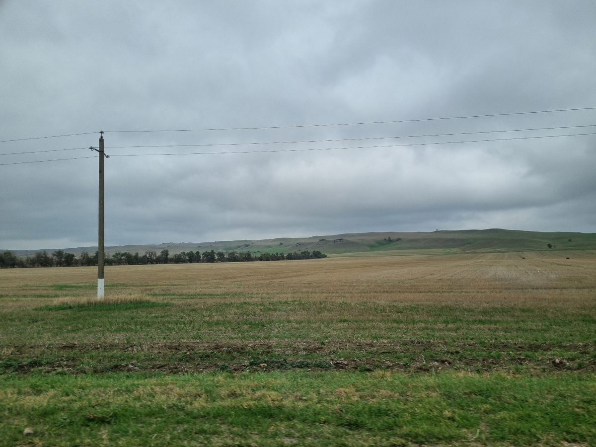 Бесконечные картинки за окном сменяли друг друга... 